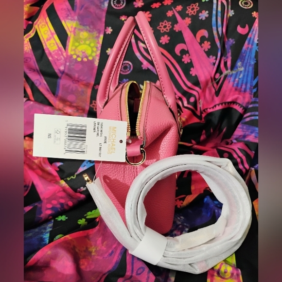 Michael Kors Hyde Sm Satchel - Picture 4 of 10